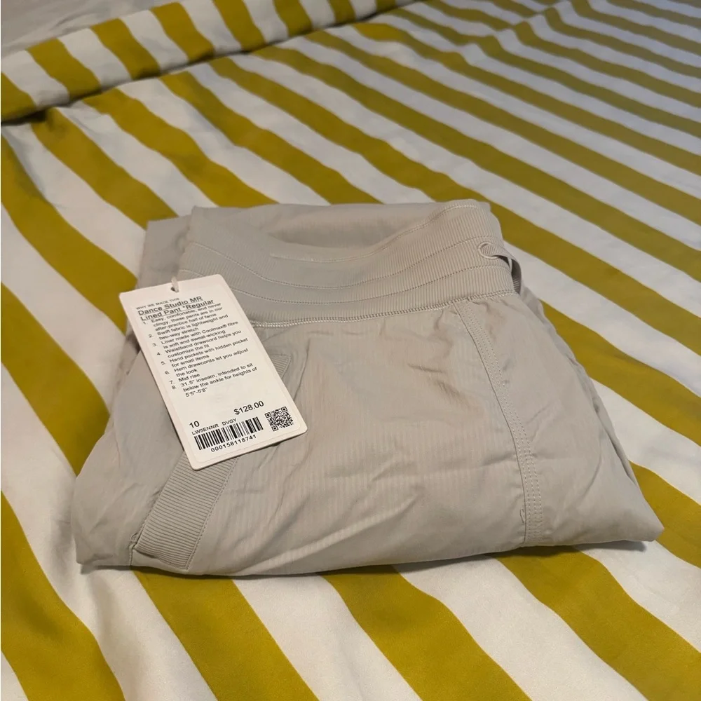 NWT Lululemon Dance Studio Mid-Rise Pant - Picture 7 of 8